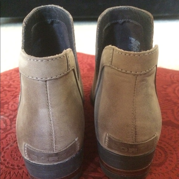 SOLD Sorel Lolla Cut-Out Boot, Ash Brown 7 leather - Picture 7 of 8